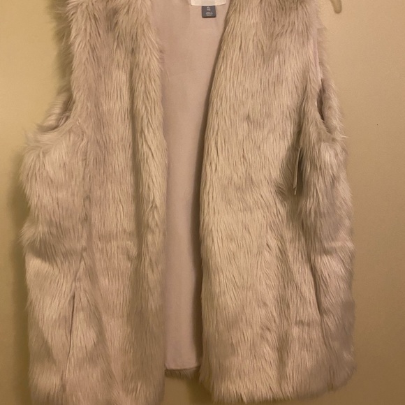 Faux Fur Vest - Picture 10 of 10